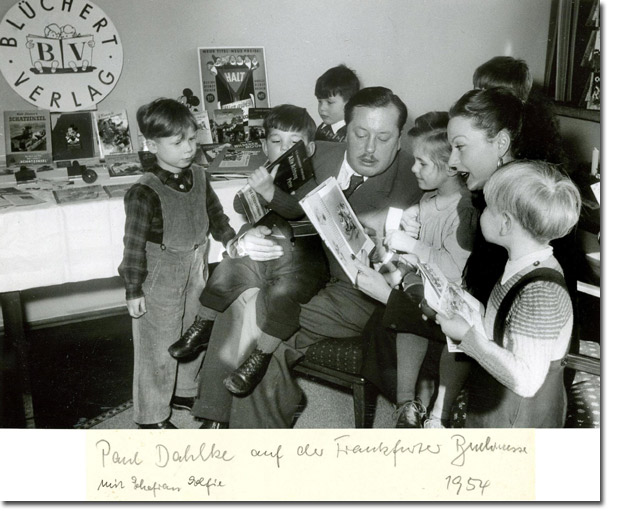 Paul Dahlke auf der Frankfurter Buchmesse 1954
